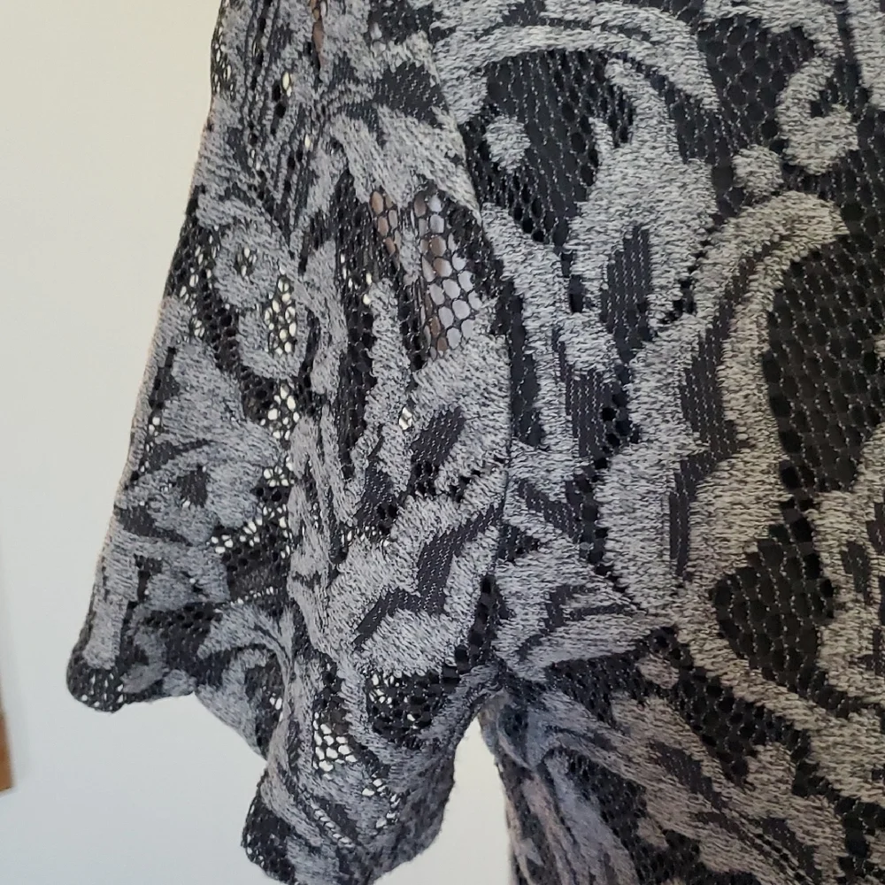 Ann Taylor Elegant Black and Gray Floral Women's Top - Picture 11 of 15